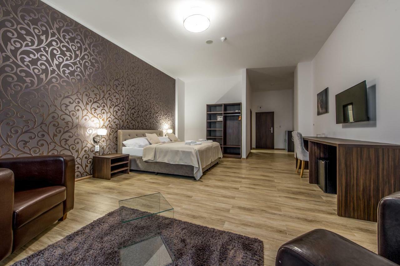 Hotel Black Horse Presov Bagian luar foto